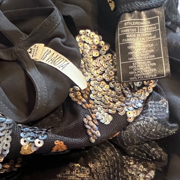 🆕 BB Dakota Felicity sequin scoop neck pullover lightweight tank top bla… - Picture 6 of 7
